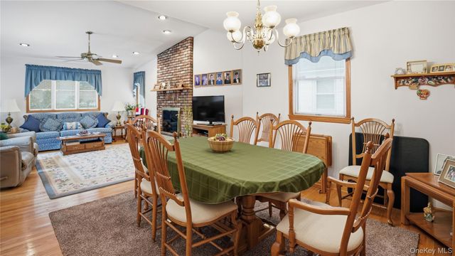 358 Kensington Road S, Garden City South, NY 11530