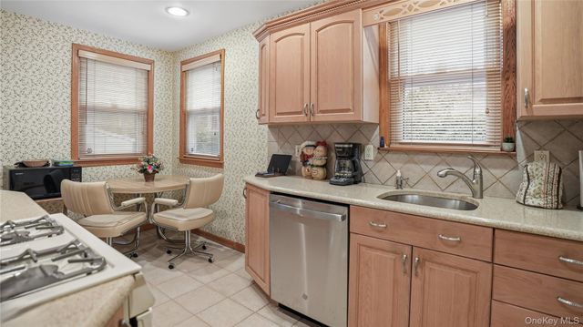358 Kensington Road S, Garden City South, NY 11530