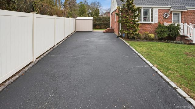 358 Kensington Road S, Garden City South, NY 11530