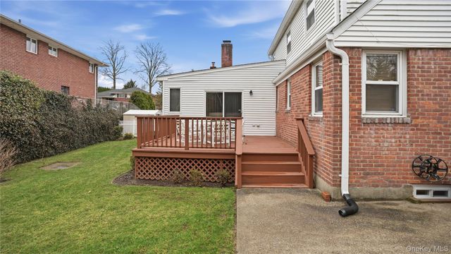 358 Kensington Road S, Garden City South, NY 11530