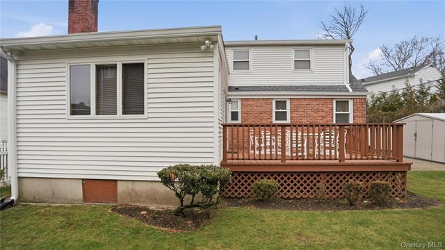 358 Kensington Road S, Garden City South, NY 11530