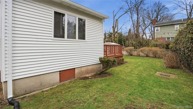 358 Kensington Road S, Garden City South, NY 11530