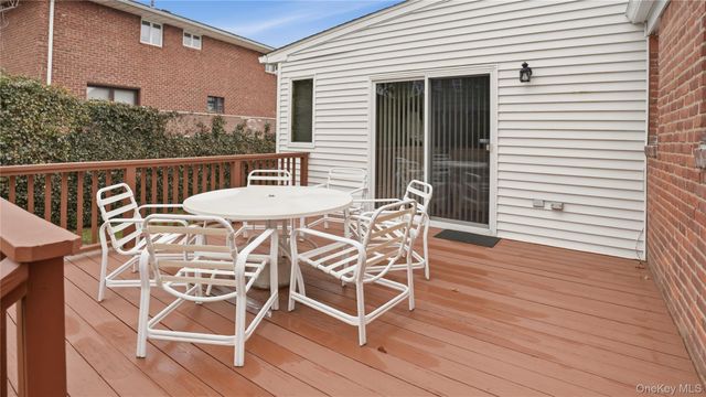 358 Kensington Road S, Garden City South, NY 11530