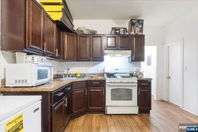 552 Norwood Street, East Orange, NJ 07018