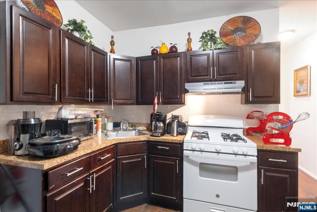 552 Norwood Street, East Orange, NJ 07018