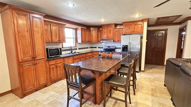 404 N Wilson Street, Madisonville, TX 77864