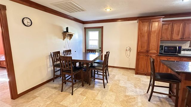 404 N Wilson Street, Madisonville, TX 77864