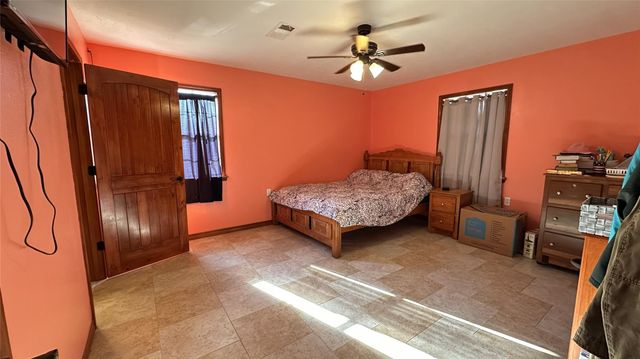 404 N Wilson Street, Madisonville, TX 77864