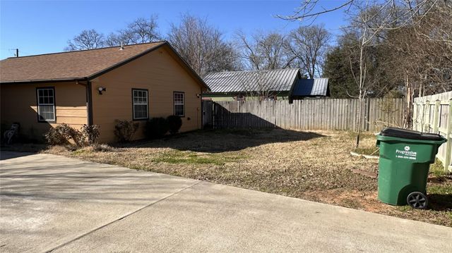 404 N Wilson Street, Madisonville, TX 77864