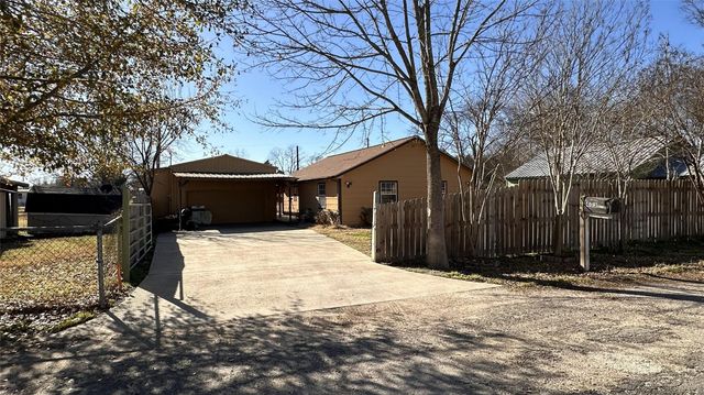 404 N Wilson Street, Madisonville, TX 77864