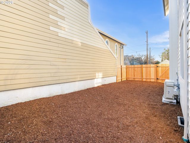 6217 Ne Stanton St, Portland, OR 97213