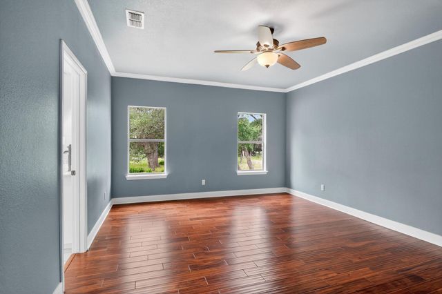 128 Mockingbird LN, Georgetown, TX 78633