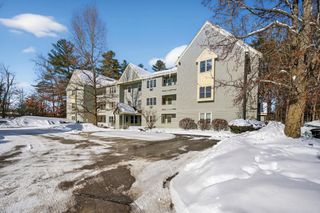 14 Turnbuckle Ln Apt 27, Merrimack, NH 03054