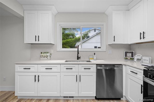 30190 Northgate Drive, Southfield, MI 48076