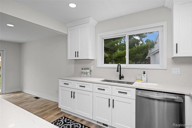 30190 Northgate Drive, Southfield, MI 48076