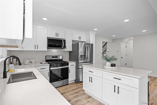 30190 Northgate Drive, Southfield, MI 48076