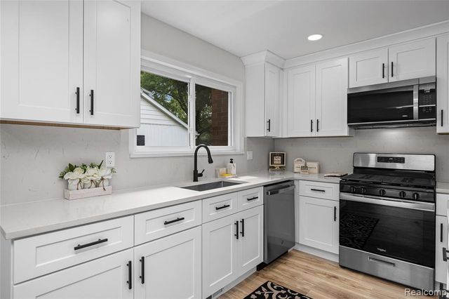 30190 Northgate Drive, Southfield, MI 48076