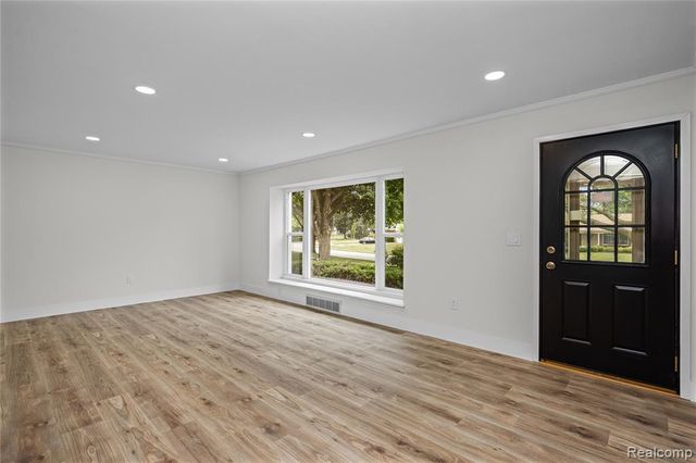 30190 Northgate Drive, Southfield, MI 48076