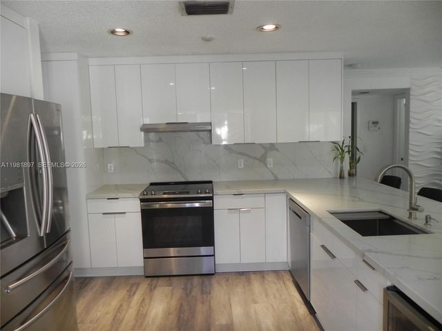 365 Somerset Way, Weston, FL 33326