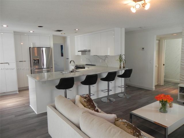 365 Somerset Way, Weston, FL 33326