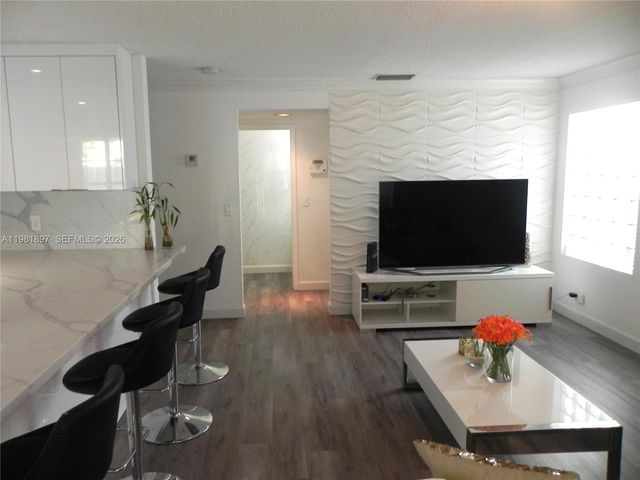 365 Somerset Way, Weston, FL 33326