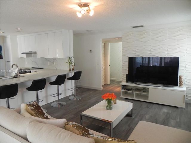 365 Somerset Way, Weston, FL 33326