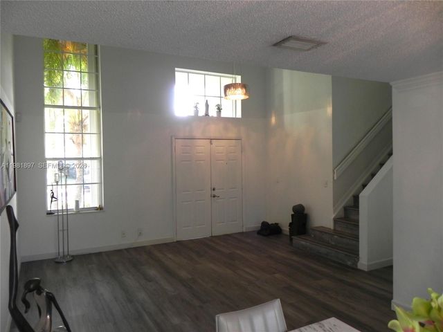 365 Somerset Way, Weston, FL 33326