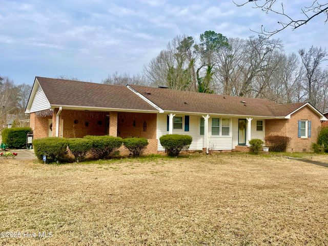 201 Pecan Drive, Elizabethtown, NC 28337