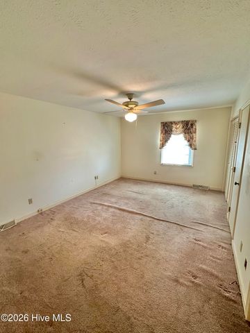 201 Pecan Drive, Elizabethtown, NC 28337