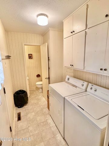 201 Pecan Drive, Elizabethtown, NC 28337