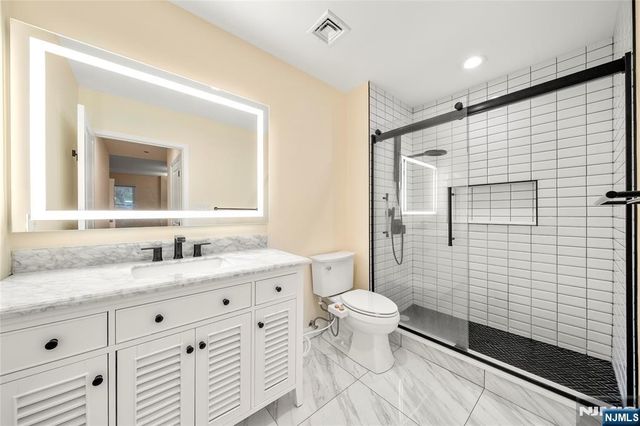 399 11th 206, Palisades Park, NJ 07650