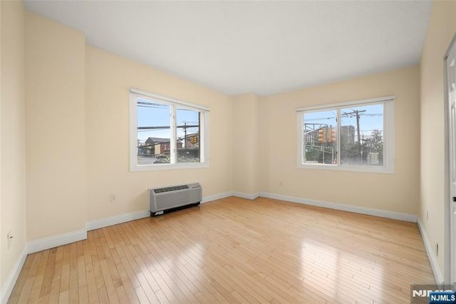 399 11th 206, Palisades Park, NJ 07650