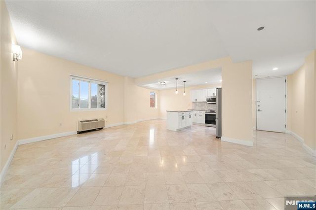 399 11th 206, Palisades Park, NJ 07650