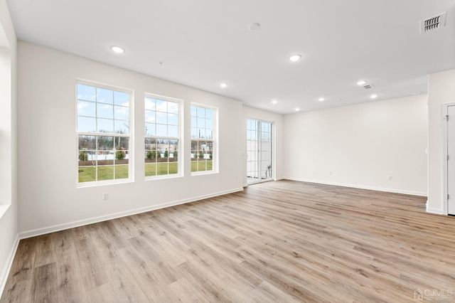86 Depot Way, Dunellen, NJ 08812