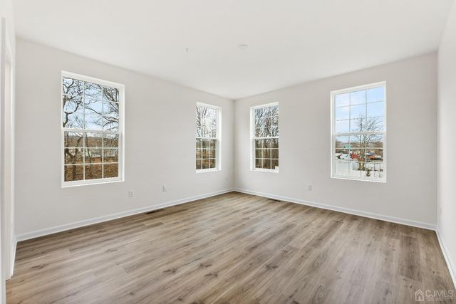 86 Depot Way, Dunellen, NJ 08812