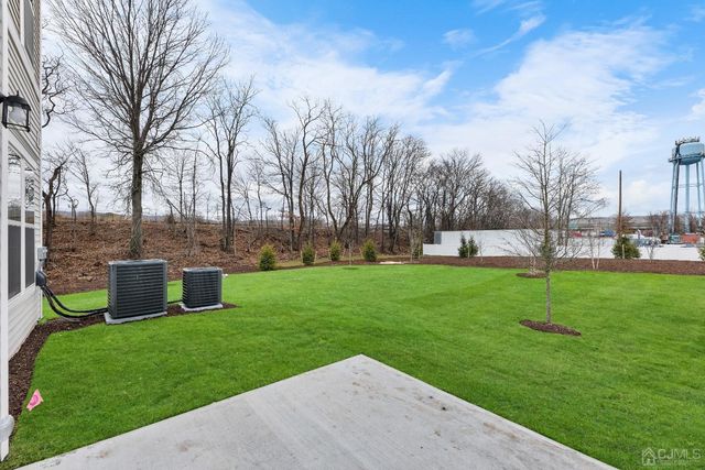 86 Depot Way, Dunellen, NJ 08812