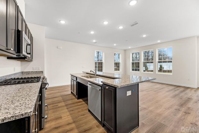 86 Depot Way, Dunellen, NJ 08812