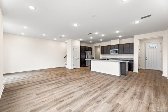 86 Depot Way, Dunellen, NJ 08812