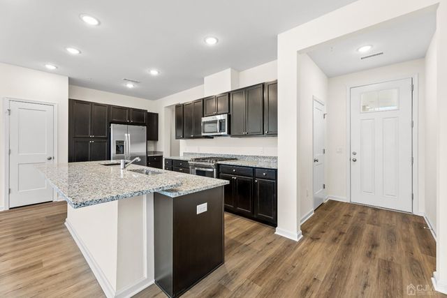 86 Depot Way, Dunellen, NJ 08812