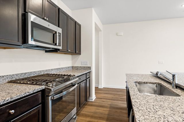 86 Depot Way, Dunellen, NJ 08812