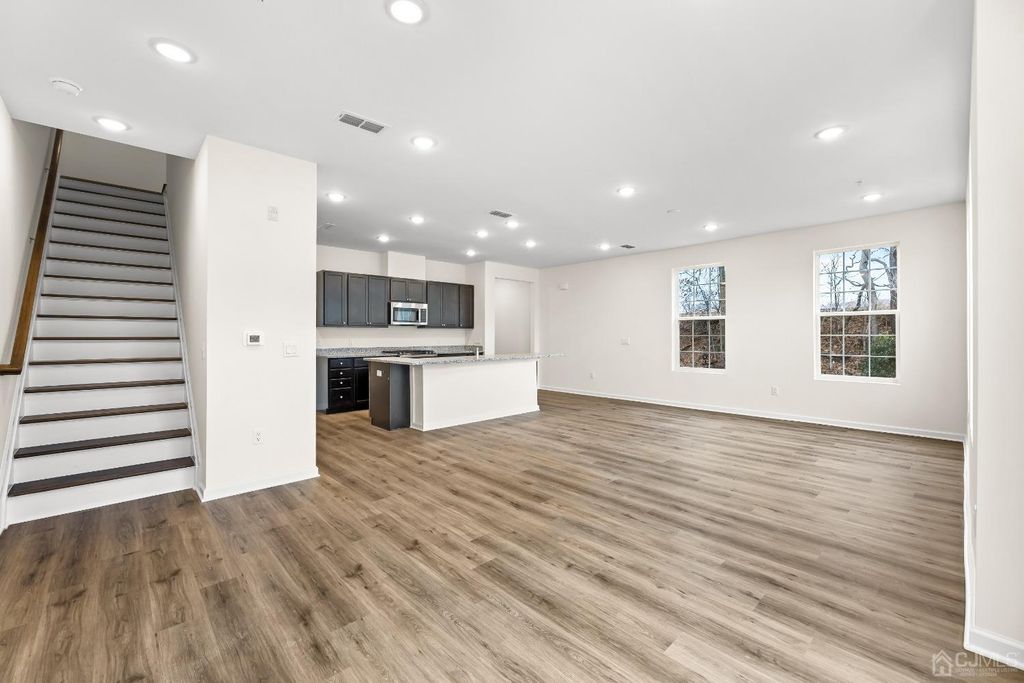 86 Depot Way, Dunellen, NJ 08812