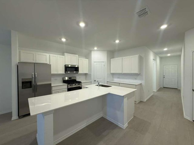 569 Sormonne LOOP, Kyle, TX 78640