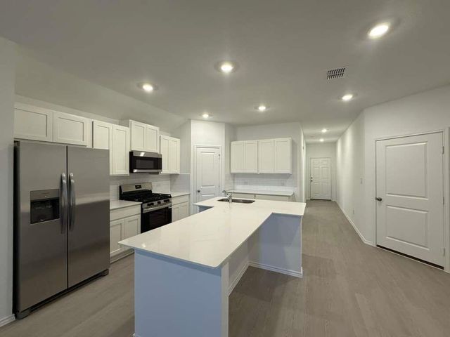 569 Sormonne LOOP, Kyle, TX 78640