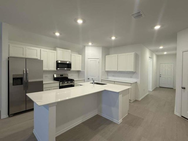 569 Sormonne LOOP, Kyle, TX 78640