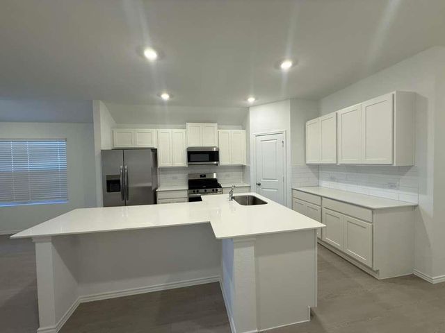 569 Sormonne LOOP, Kyle, TX 78640