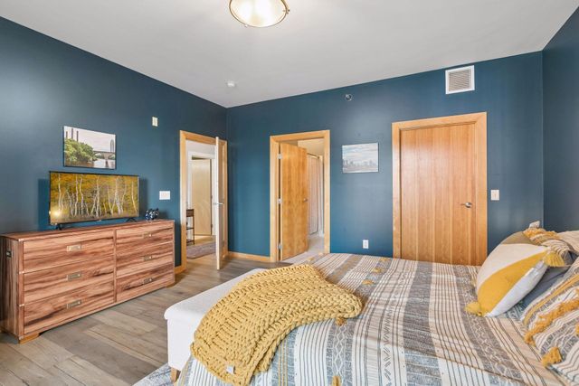 521 2nd Street SE 404, Minneapolis, MN 55414