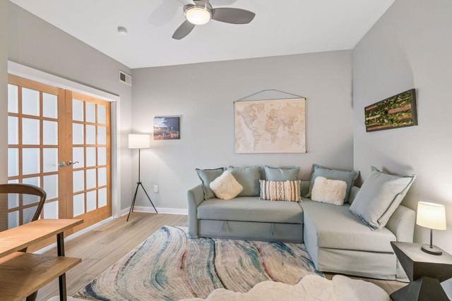 521 2nd Street SE 404, Minneapolis, MN 55414