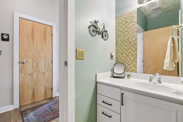 521 2nd Street SE 404, Minneapolis, MN 55414