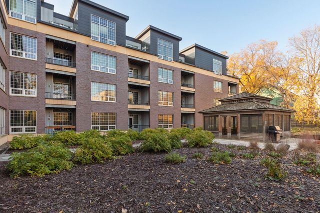 521 2nd Street SE 404, Minneapolis, MN 55414