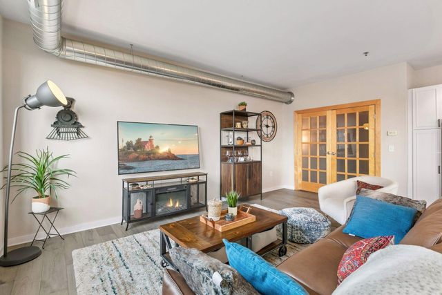 521 2nd Street SE 404, Minneapolis, MN 55414